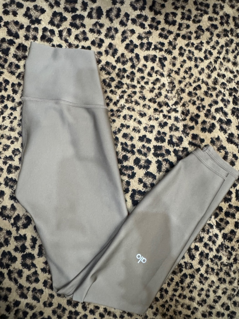 ALO Yoga new olive color workout pants